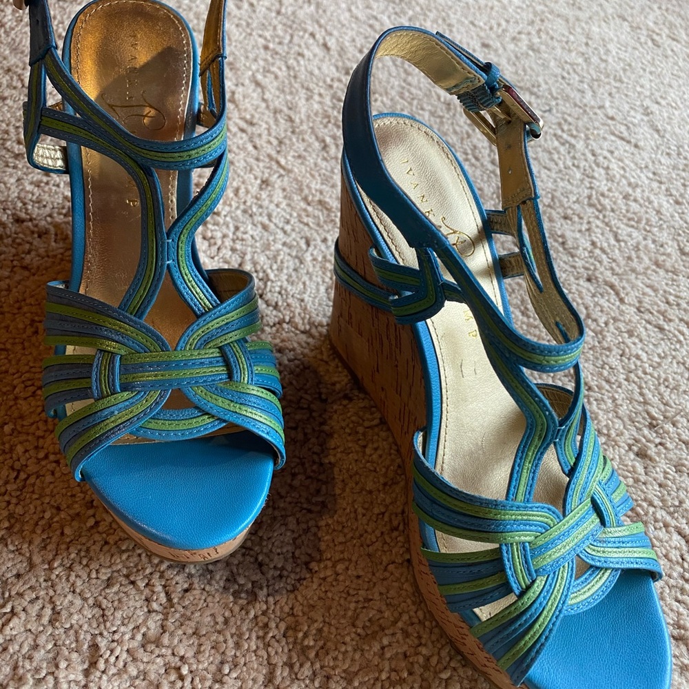 Ivanka Trump summer wedges size 7